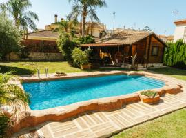 Hotel fotografie: Casa de madera con piscina privada