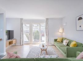 Hotel fotoğraf: 3 Bedroom Jesus Green Townhouse with Parking