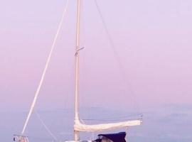 Hotel Foto: Lovely 22 ft Macwester Yacht in Hayling Island - South Coast