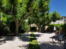 Logis Hotel la Ferme, hotel a Avinyó