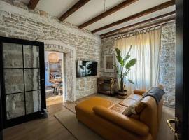 The Bungalow by the Sea in Historic Poreč Old City, hotel en Poreč-Parenzo