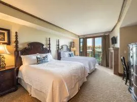 Hyatt one bedroom, balcony, outdoor swimming pool & hot tub, firepit, walk to hiking & biking trails