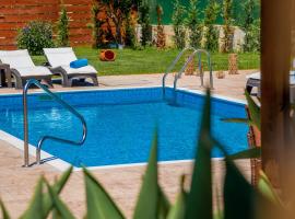 Hotel Photo: Villa Sophie - Sunny Retreat!