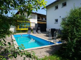 Hotel foto: Haus mit 6 Schlafzimmer, Pool und großem Garten