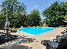 Hotel foto: gîte le nieudegat chambre et table d'hôte piscine climatisation proche de Sarlat au coeur de la nature