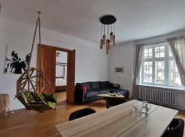 Hotel fotografie: Designer Apartment 110m2 with King Size Beds & Equipped Kitchen