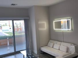 酒店照片: Luxurious White 2 bedroom Condo Downtown Detroit