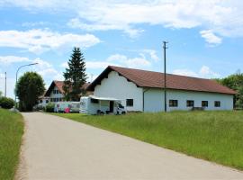 Photo de l’hôtel: Wohnmobil - Stellplatz - Gästehaus Dürnberg