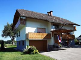 Hiša na Vrtu, Hotel in Šenčur