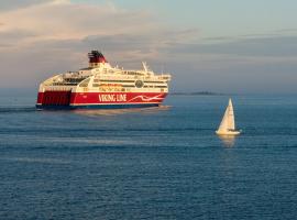 Hotel foto: Viking Line ferry Viking XPRS - Night Cruise from Helsinki