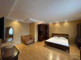 Фотография гостиницы: One bedroom Kreschatik Str 4