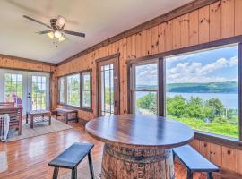 Hotel Foto: Watkins Glen Lakeview Cottage with Waterfall!