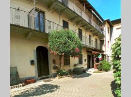 Foto di Hotel: Sunny flat in quaint town, close to Lago Maggiore