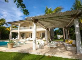 Hotel fotografie: Amazing golf villa at luxury resort in Punta Cana, includes staff, golf carts and bikes