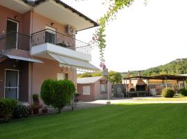 Hotel Photo: The Other Side of Meteora with lush garden, BBQ & pavillion