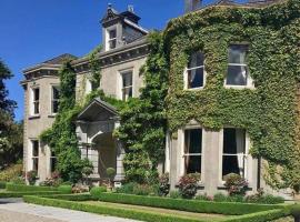 Tinakilly Country House Hotel, hotel in Rathnew