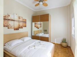 Фотография гостиницы: Bright flat 4 min to Cholargos Metro w/ WiFi & AC