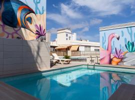รูปภาพของโรงแรม: Apartamentos Mayal con Piscina