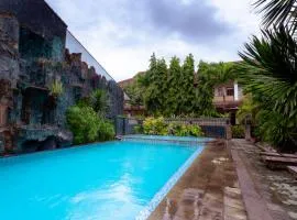 Hotel Mahkota Plengkung by ecommerceloka, hotel in Banyuwangi