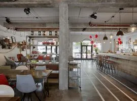 Underdog Hotel