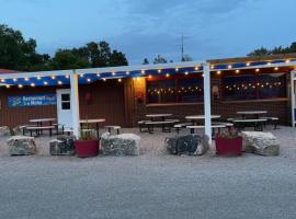 Huron Sands Motel and Restaurant, ξενοδοχείο σε Providence Bay