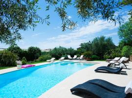 Hotel Photo: Musebbi III Villa Sleeps 12 with Pool Air Con and WiFi