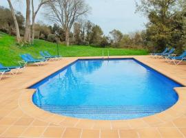 호텔 사진: Camos Villa Sleeps 14 with Pool
