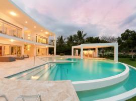 호텔 사진: Luxury 5-room modern villa with movie theater at exclusive Punta Cana golf and beach resort