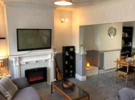 Hotel Photo: Clives Place - End of terrace two bedroom cottage