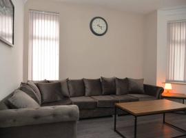 Hotel Photo: Large Victorian House 15 minutes from City Centre