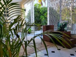 TROPICAL PARADISE La MARINA, hotel in Le Gosier