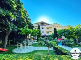 Hotel Ambasador Garden, ξενοδοχείο στην Αλέσιον