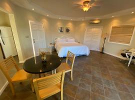 Hotel Photo: Arawak Beach Club 2 Bed King Lux Villa w/ Kitchen