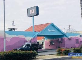 A picture of the hotel: The Fly Inn Motel