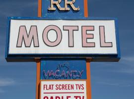 A picture of the hotel: R&R MOTEL