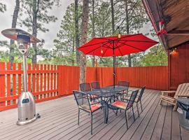 Хотел снимка: Ruidoso Cabin with Fireplace and Grill - Walk to Town!