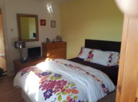 Hotel fotoğraf: Impeccable 2-Bed House in Craigavon