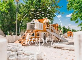 Kaper Łeba - Domki Nad Morzem, hotel in Łeba