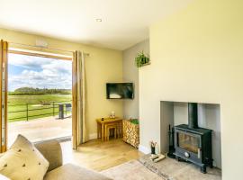 A picture of the hotel: Brecks Farm - Well Cottage