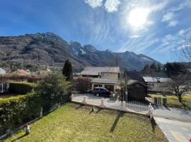 Foto di Hotel: Salzburg-Villa in Naturschutzgebiet