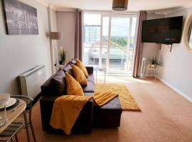 A picture of the hotel: ⭑ Staywelcome- Stylish Apartment Near Heathrow, Skyline Views ⭑