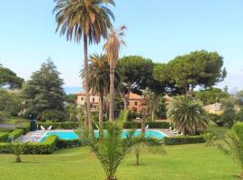 Hotel fotografie: CasaViva - Beautiful Bilo with shared pool in Genova Nervi