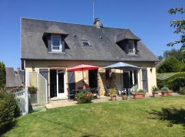 Hotel fotoğraf: Coup de cœur assuré ! CALM Comme à la Maison ! maison spacieuse avec grande terrasse pour 2 à 5 personnes proximité Granville et mer avec wifi et parking gratuits