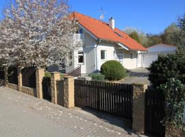 Hotel fotoğraf: IdyllicPrague Cherry Tree Cottage