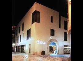 A picture of the hotel: Hotel Raval de la Mar