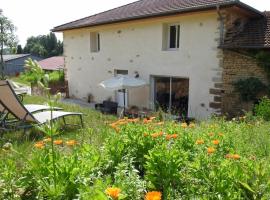 Hotel Foto: Gîte Dommartin-le-Franc, 4 pièces, 6 personnes - FR-1-611-63