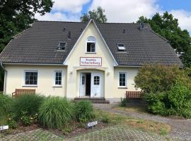 Fotos de Hotel: Kapitänshaus Scharmberg, Ferienwohnung Möwe