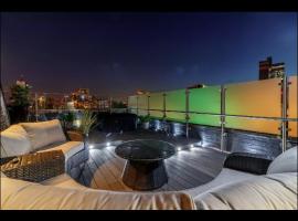 Hotel Photo: Swan Street Townhouse Hot Tub & Roof Terrace