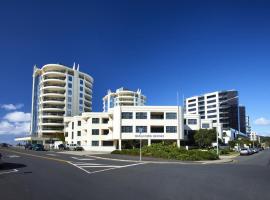 ホテル写真: Oceanside Resort Internal Ground Floor Studio Unit Privately Owned in Mt Maunganui No External window or Air Conditioning