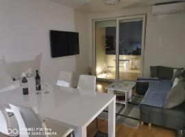 Hotel Foto: CITY CENTER PEARL #new#free reserved parking in garage elevator direct access#business and pleasure#city view&balcony&sunny&cafes&markets&tram#city center